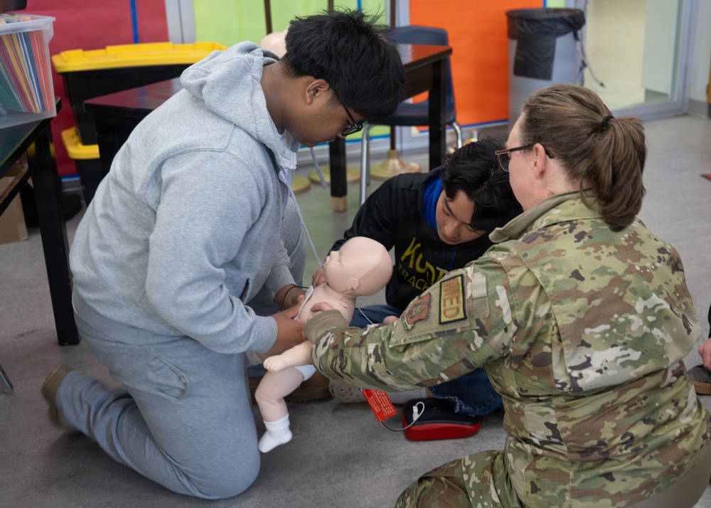Reserve medics lead CPR class during IRT