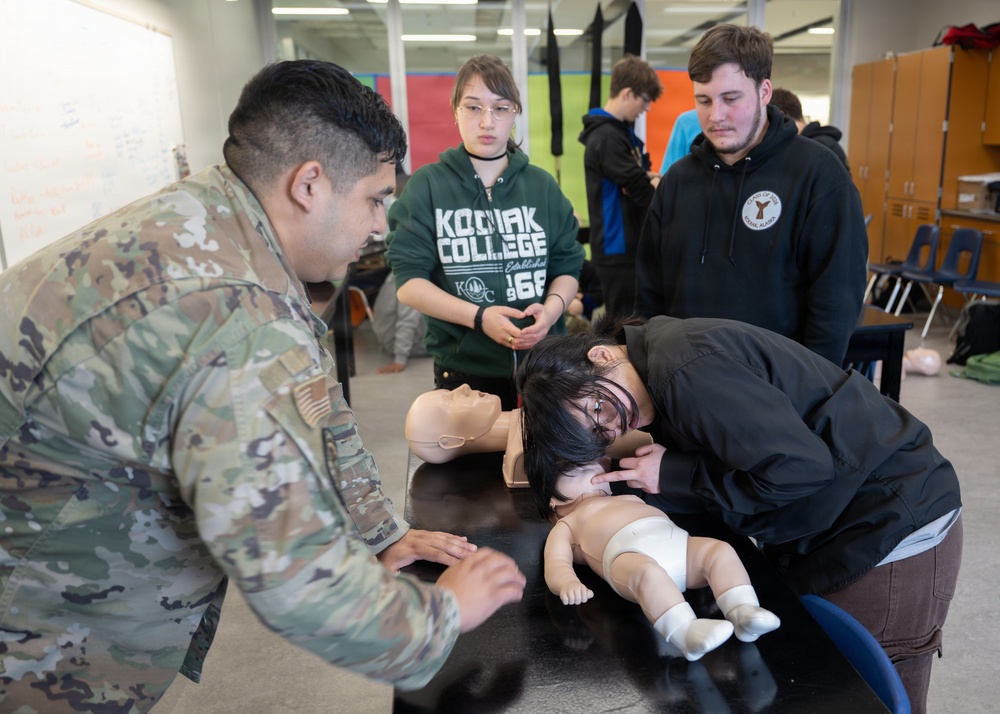 Reserve medics lead CPR class during IRT