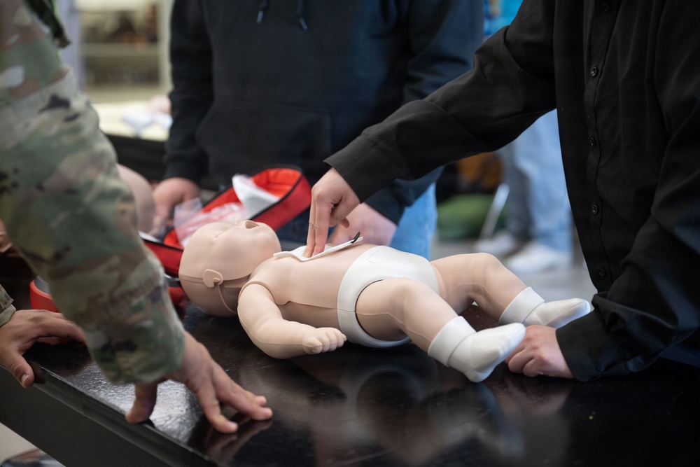 Reserve medics lead CPR class during IRT