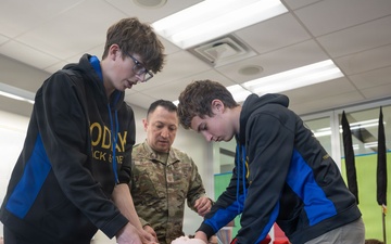 Reserve medics lead CPR class during IRT