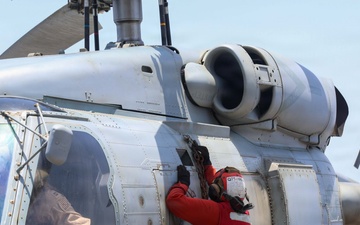USS John Finn (DDG 113) Conducts Flight Quarters
