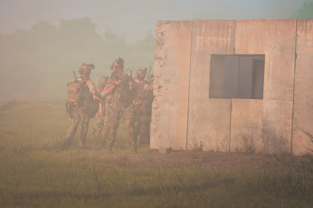 3rd Special Forces Group (Airborne) Conducts Live-Fire Exercise