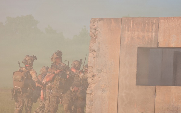 3rd Special Forces Group (Airborne) Conducts Live-Fire Exercise