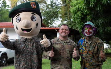 U.S. Service Members are joined by the U.S. Ambassador and First Lady at an Optometry Giveaway in Panama City