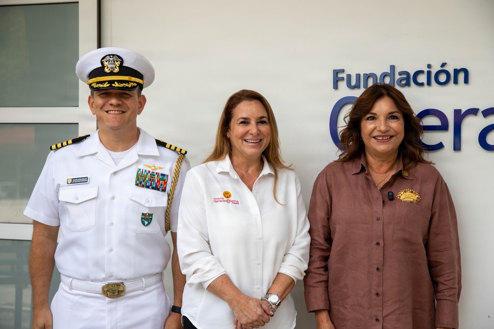 U.S. Service Members are joined by the U.S. Ambassador and First Lady at an Optometry Giveaway in Panama City