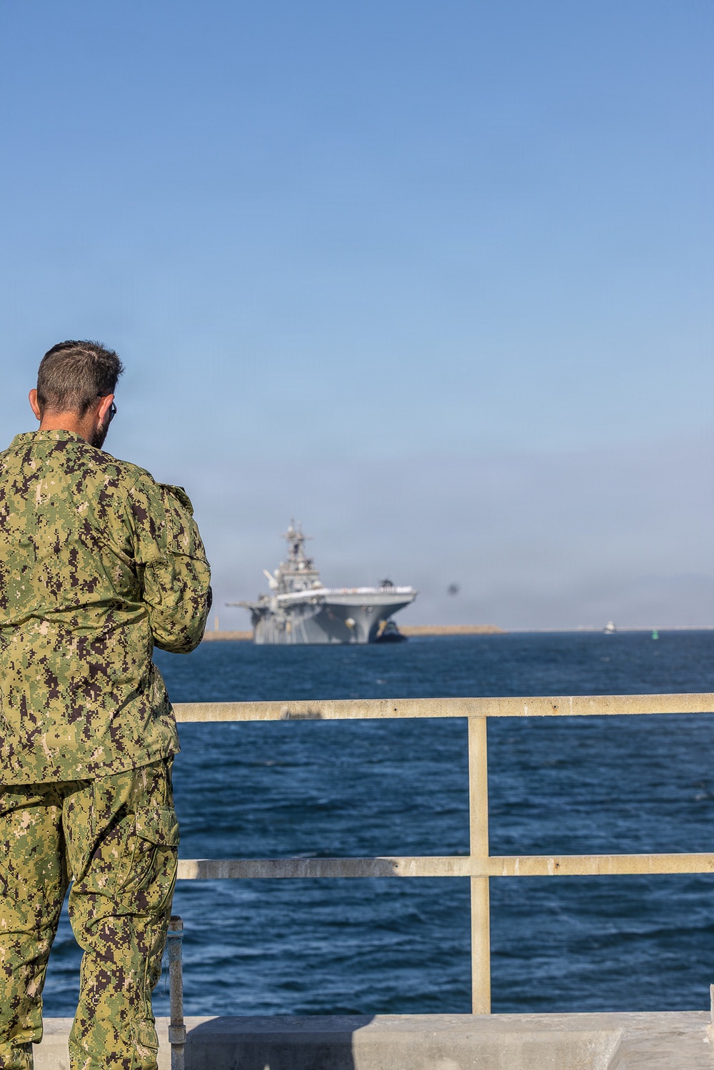 USS Essex (LHD 2) arrives in Los Angeles for LA Fleet Week