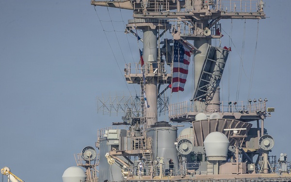 USS Essex (LHD 2) arrives in Los Angeles for LA Fleet Week
