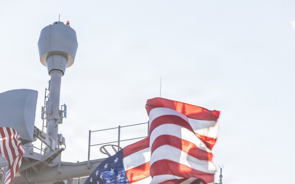 USS Essex (LHD 2) arrives in Los Angeles for LA Fleet Week