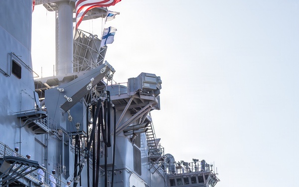 USS Essex (LHD 2) arrives in Los Angeles for LA Fleet Week