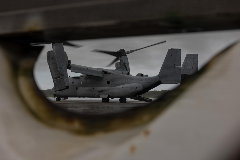 VMM-262 participate in routine flight
