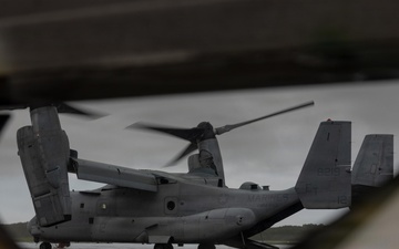 VMM-262 participate in routine flight