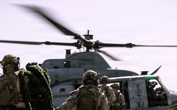 31st MEU | Maritime Raid Force Fast Roping