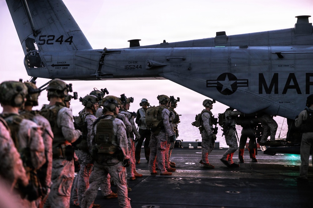31st MEU | Maritime Raid Force Fast Roping