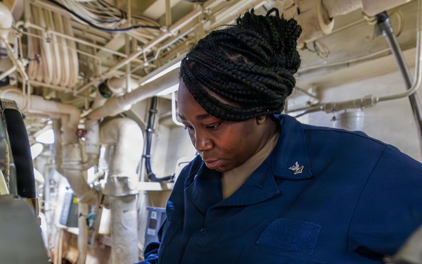 Engineers aboard USS Gonzalez (DDG 66)