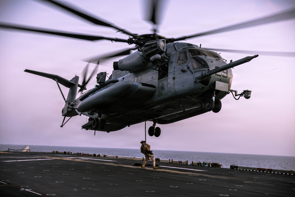 31st MEU | Maritime Raid Force Fast Roping