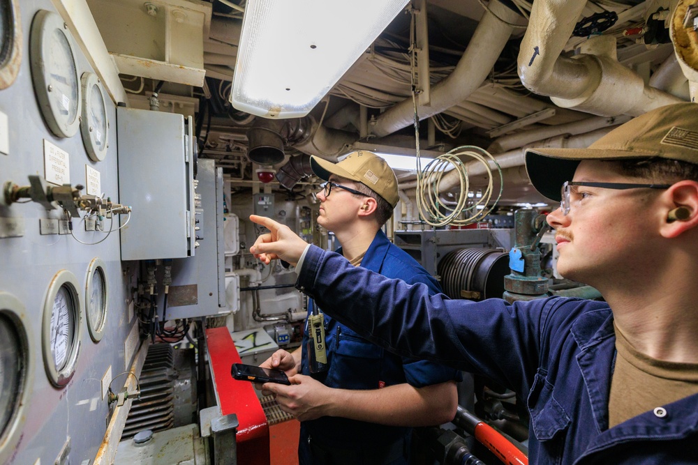 Engineers aboard USS Gonzalez (DDG 66)