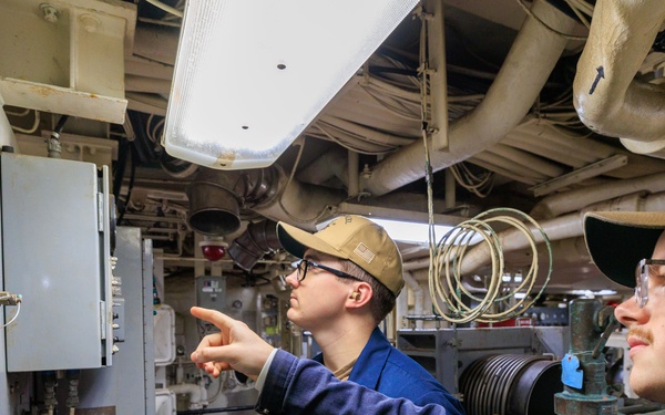 Engineers aboard USS Gonzalez (DDG 66)