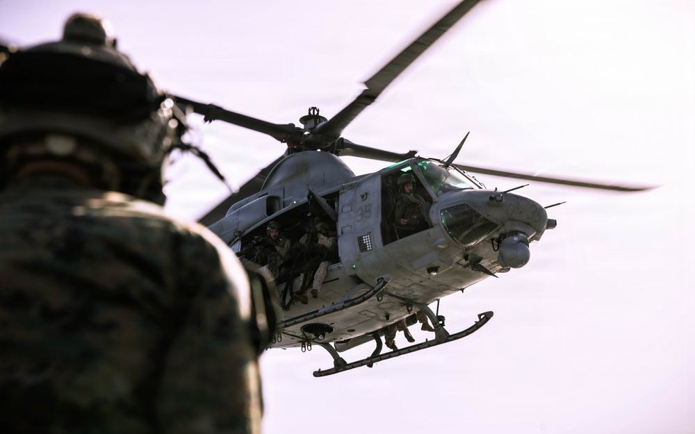 31st MEU | Maritime Raid Force Fast Roping