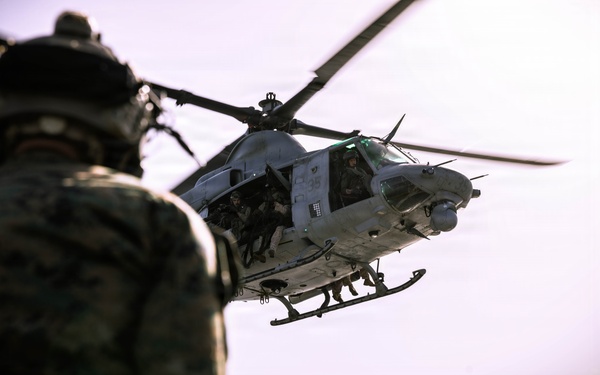 31st MEU | Maritime Raid Force Fast Roping