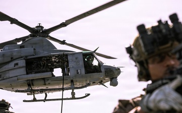 31st MEU | Maritime Raid Force Fast Roping