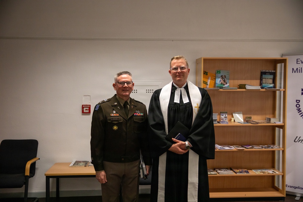 U.S Army Chaplain Speaks at Bundeswehr Worship Service