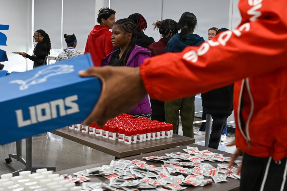 U.S. Army Tank-automotive and Armaments Command and Detroit Arsenal Soldiers join Detroit Lions Academy students to pack care kits for deployed Soldiers