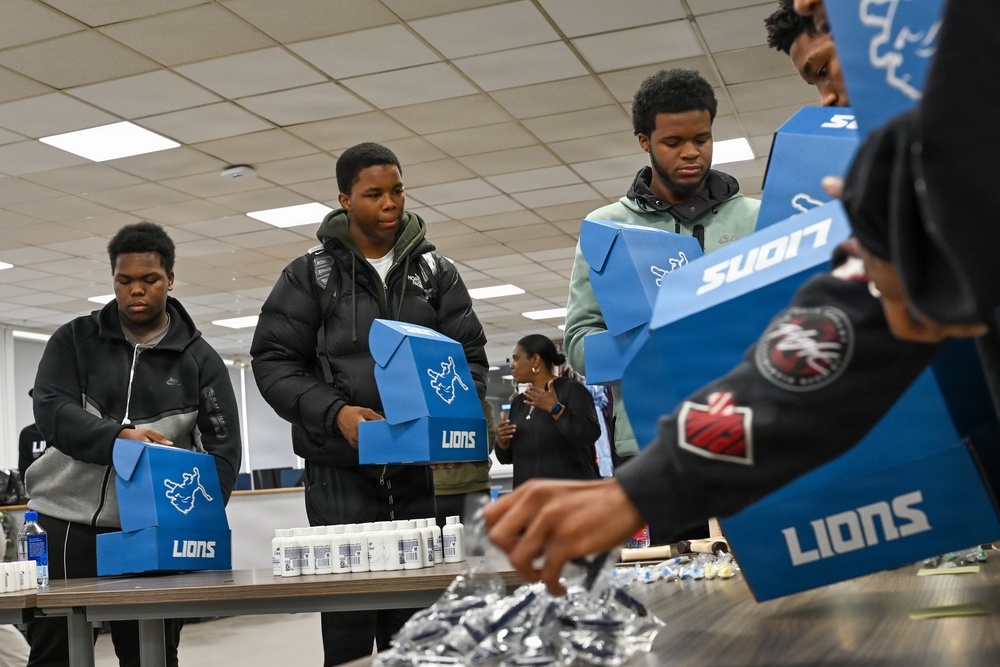 U.S. Army Tank-automotive and Armaments Command and Detroit Arsenal Soldiers join Detroit Lions Academy students to pack care kits for deployed Soldiers