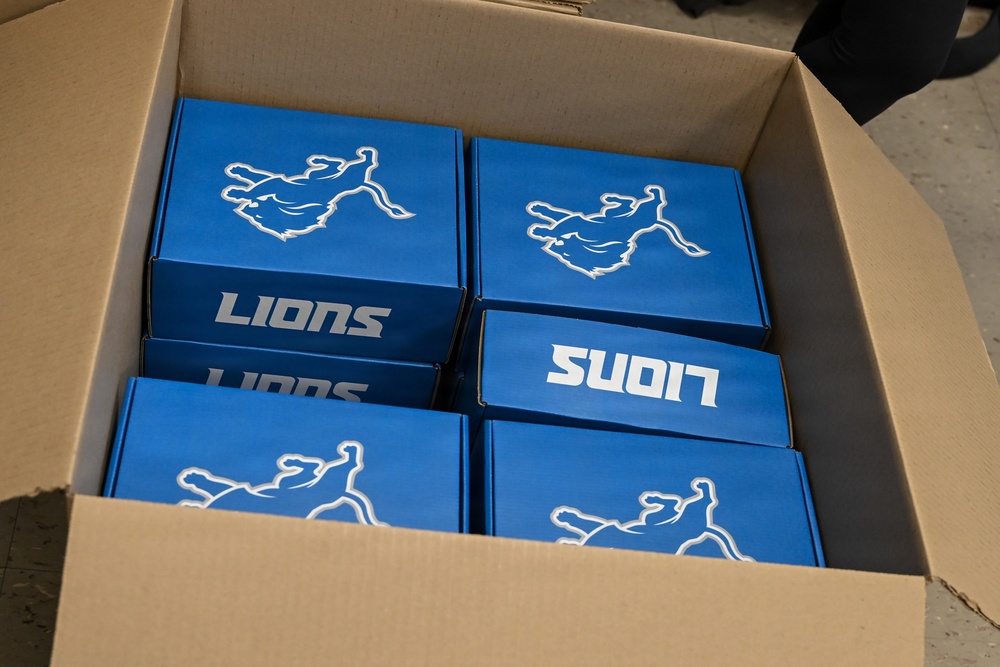 U.S. Army Tank-automotive and Armaments Command and Detroit Arsenal Soldiers join Detroit Lions Academy students to pack care kits for deployed Soldiers