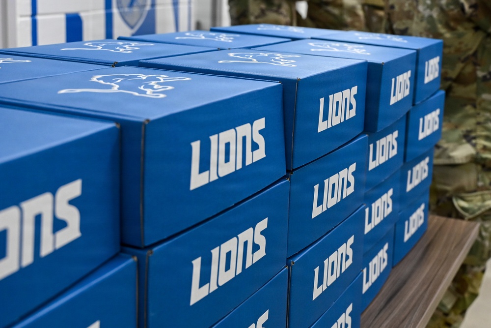 U.S. Army Tank-automotive and Armaments Command and Detroit Arsenal Soldiers join Detroit Lions Academy students to pack care kits for deployed Soldiers