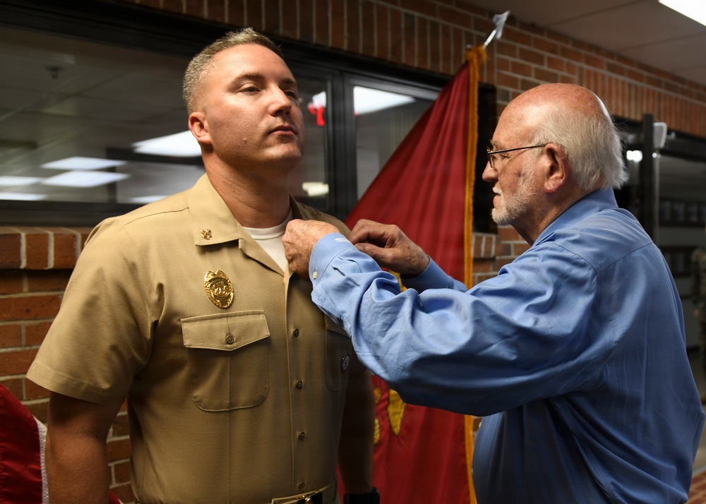 Medal of Honor Recipient pins FMF Warfare Device on MCSFBn Senior Chief