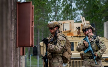 Toward danger: warfighter exercise ensures EOD readiness