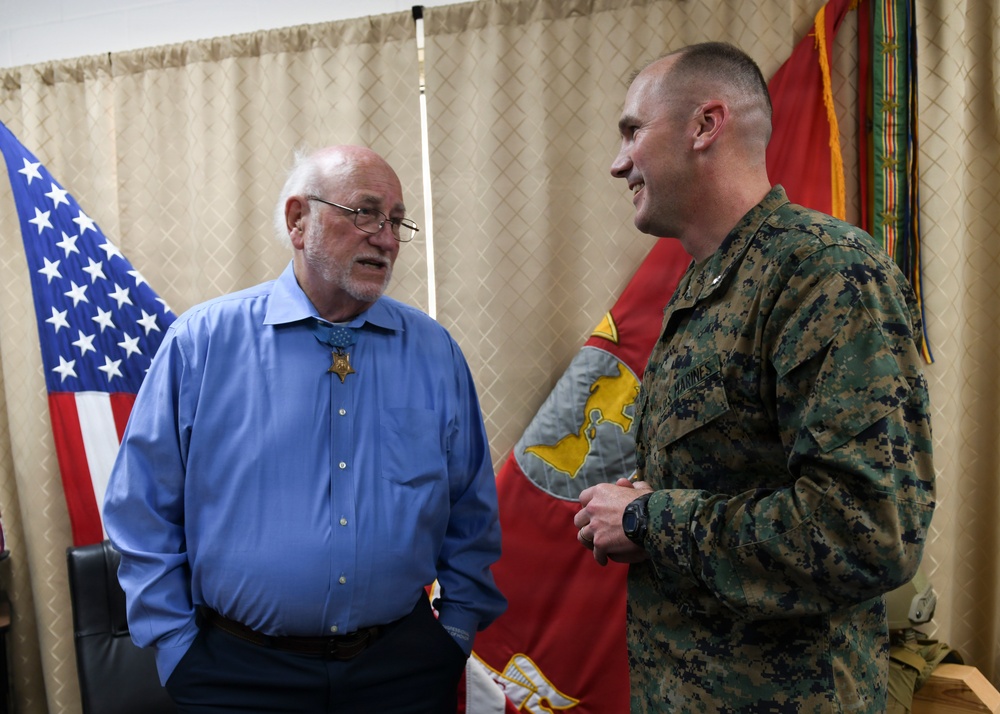 Medal of Honor Recipient pins FMF Warfare Device on MCSFBn Senior Chief