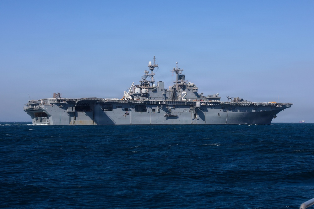 USS Essex (LHD 2) arrives in Los Angeles for LA Fleet Week