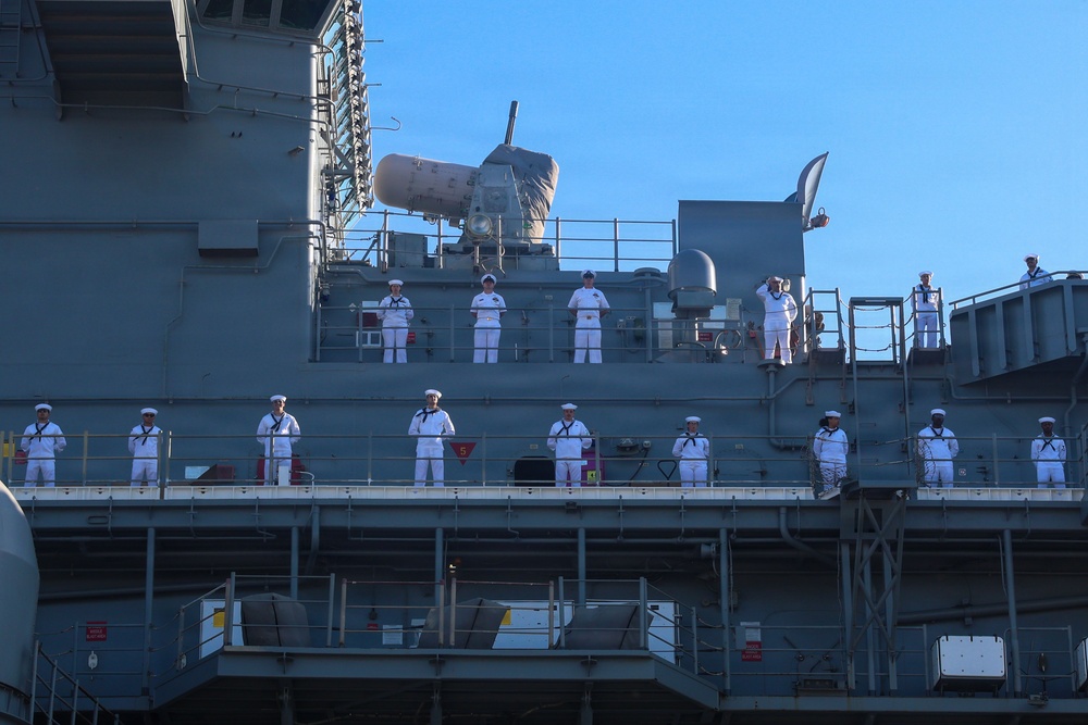 USS Essex (LHD 2) arrives in Los Angeles for LA Fleet Week