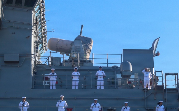 USS Essex (LHD 2) arrives in Los Angeles for LA Fleet Week