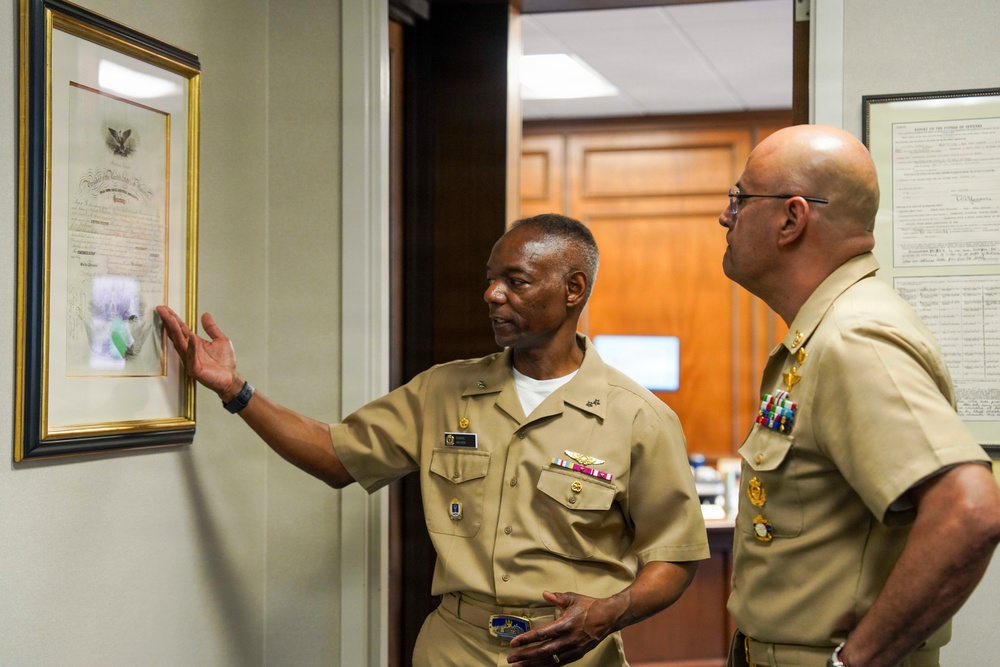 Rear Adm. Murguia visits U.S. Naval War College