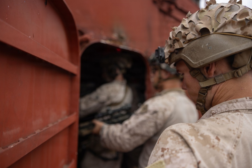 BLT 2/4 Conducts VBSS Training