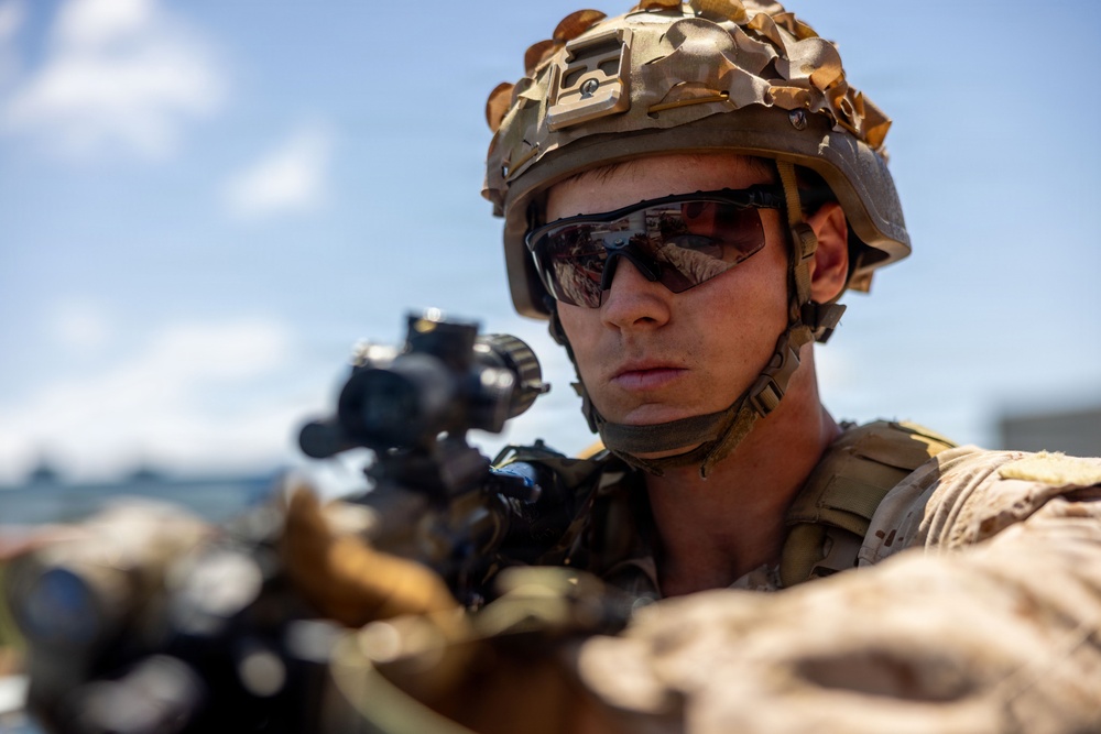 BLT 2/4 Conducts VBSS Training