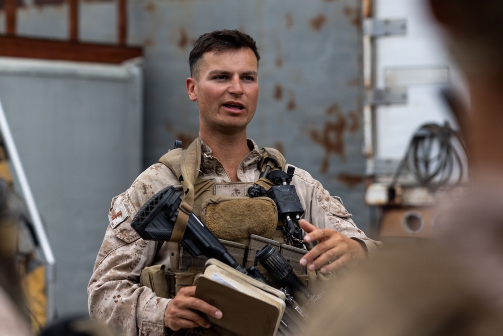 BLT 2/4 Conducts VBSS Training