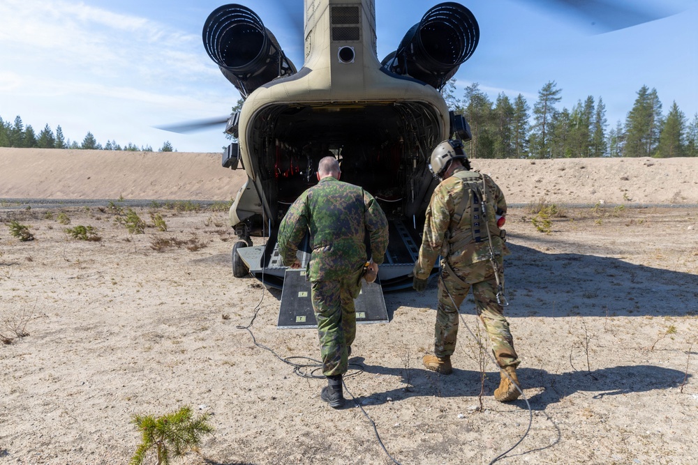 Commander of Finnish Army visits training area during Saber Strike