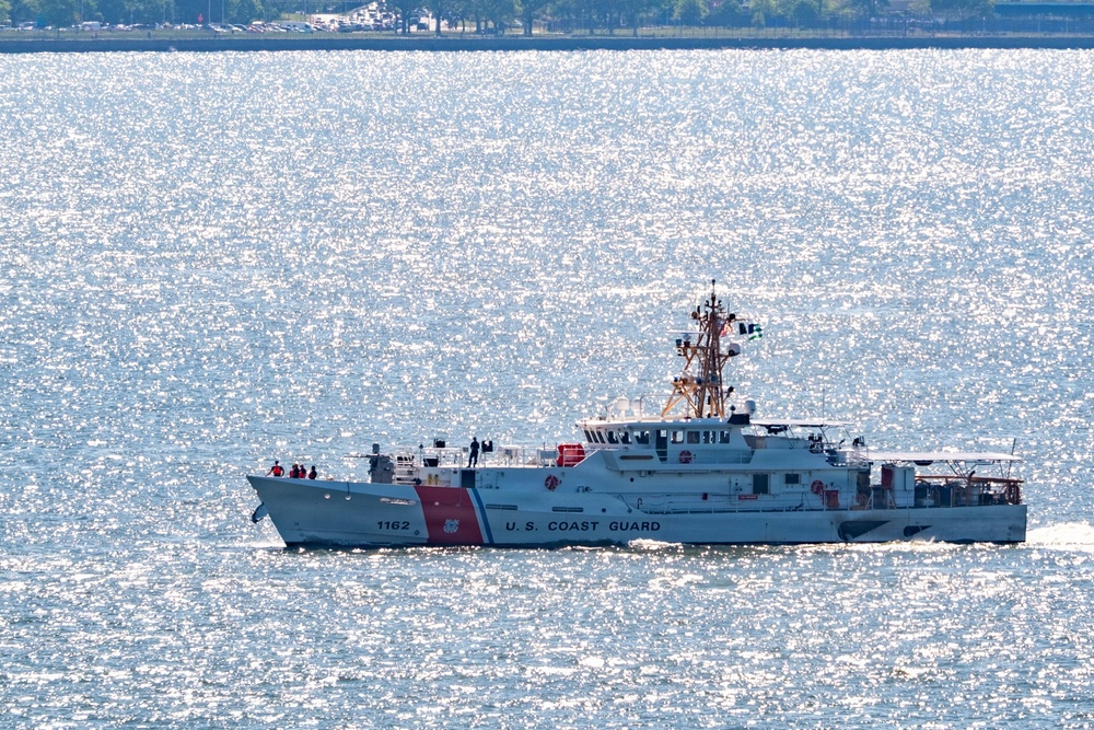 USCGC Vincent Danz entering New York Harbor