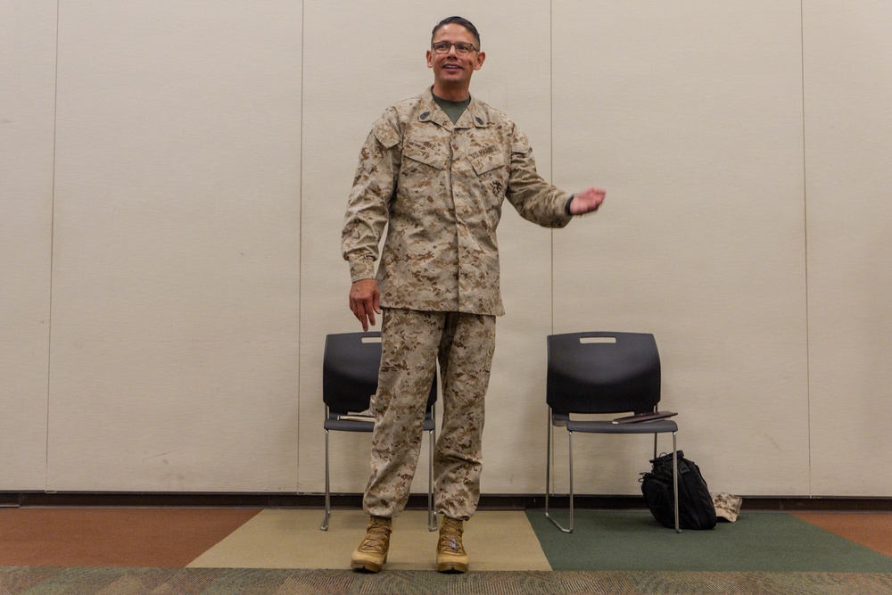 USMC Sgt. Maj. Ruiz Visits the Combat Center