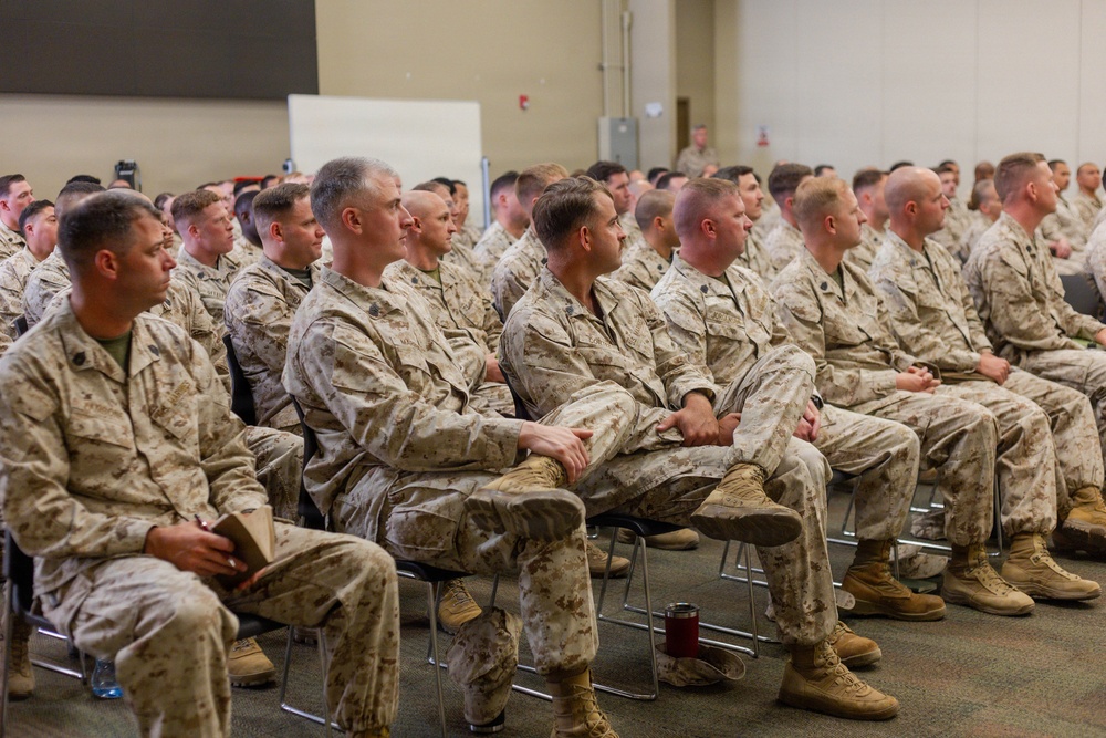 USMC Sgt. Maj. Ruiz Visits the Combat Center