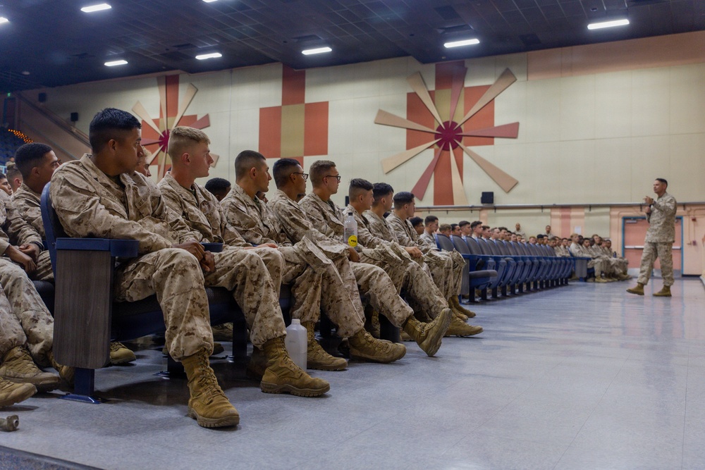 USMC Sgt. Maj. Ruiz Visits the Combat Center