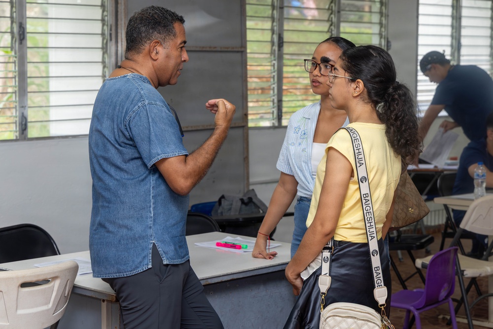 U.S. Service Members provide care to Azuero Panama in collaboration with Juntos por la Salud