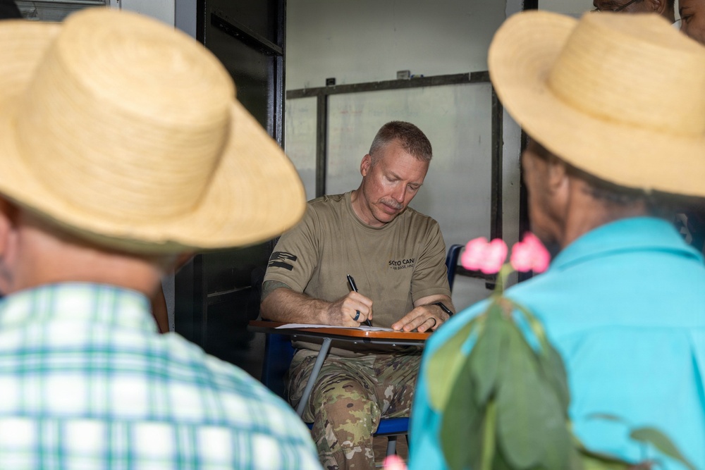 U.S. Service Members provide care to Azuero Panama in collaboration with Juntos por la Salud