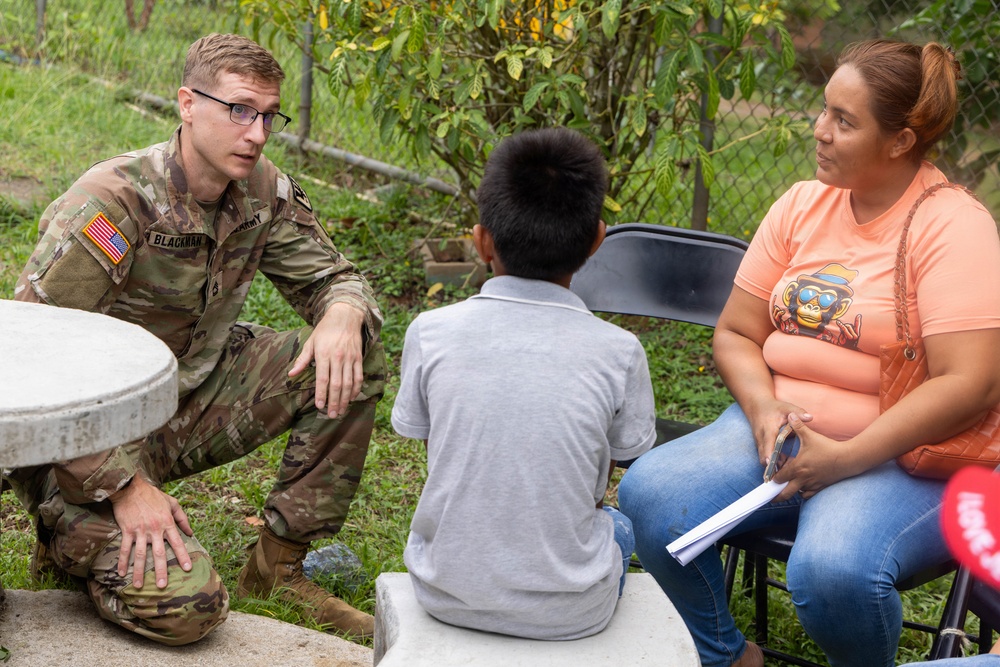 U.S. Service Members provide care to Azuero Panama in collaboration with Juntos por la Salud