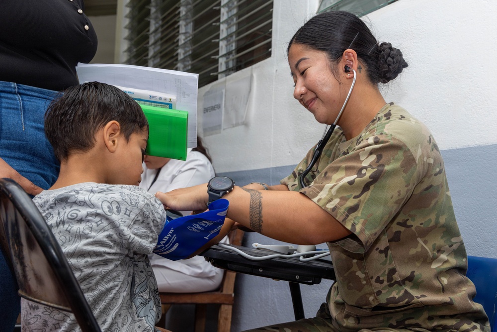 U.S. Service Members provide care to Azuero Panama in collaboration with Juntos por la Salud