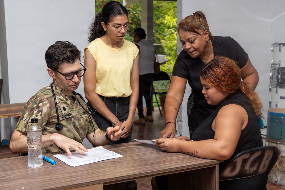 U.S. Service Members provide care to Azuero Panama in collaboration with Juntos por la Salud