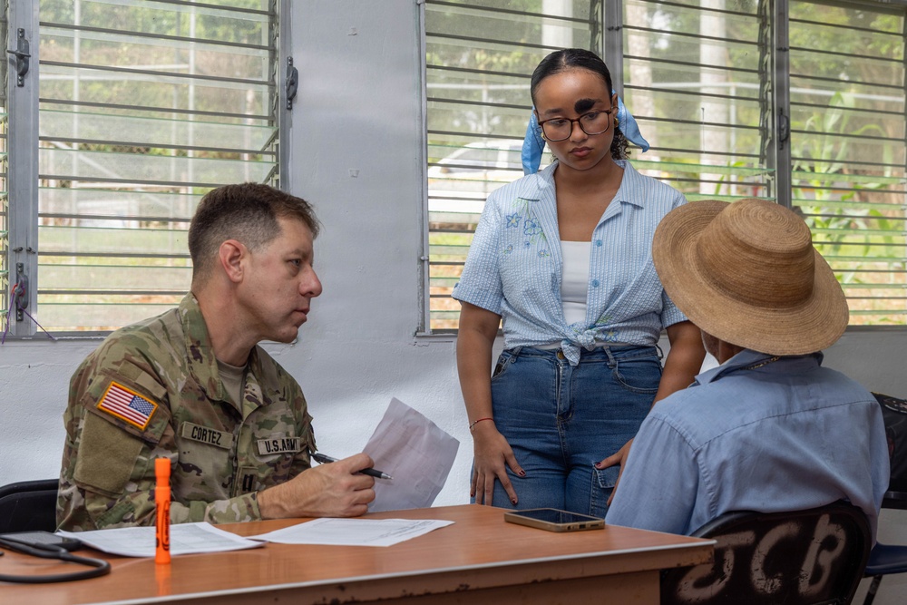 U.S. Service Members provide care to Azuero Panama in collaboration with Juntos por la Salud